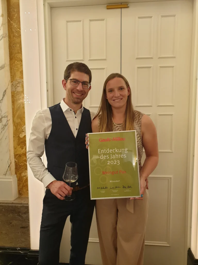 Auszeichnung ‚Entdeckung des Jahres 2023‘ von Gault & Millau für das Weingut PAX.